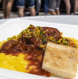 Fotogaléria Gastromenu.sk Teľacie lýtko s Chianti, šafránové rizoto, gremolata, hovädzí špik od Cubes Restaurant v Aston Business Hoteli